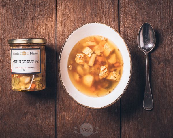 Glas Hühnersuppe aus der Münsterländer Speisekammer