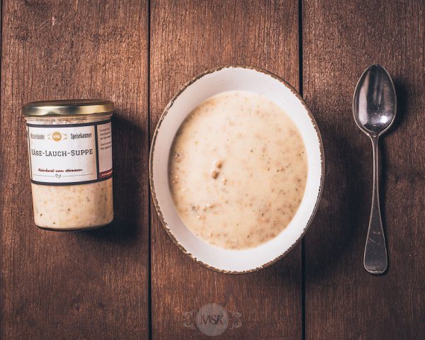 Glas Käse-Lauch-Suppe aus der Münsterländer Speisekammer