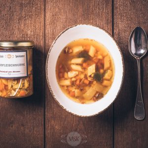 Glas Rindfleischsuppe aus der Münsterländer Speisekammer