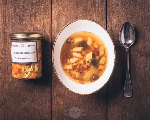 Glas Rindfleischsuppe aus der Münsterländer Speisekammer