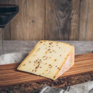 Stück Natur Hofkäse mit Bockshornklee vom Käsehof Oskamp