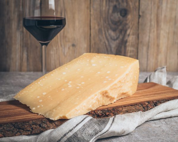 Stück Parmegiano Reggiano Parmesankäse