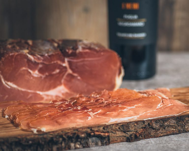 Original spanischer Serrano-Schinken, sechs Monate gereift ...