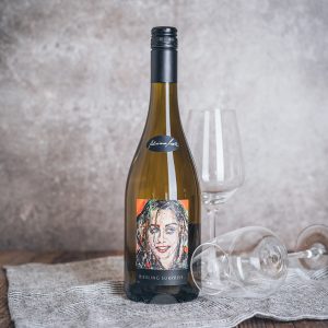 Flasche Weißwein Adriane Moll Riesling Surprise