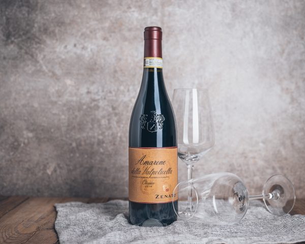 Flasche Rotwein Zenato Amarone della Valpolicella